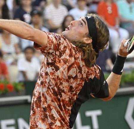 “Carlos Alcaraz vs Stefanos Tsitsipas: Prediction for Roland Garros Match on June 6, 2023”