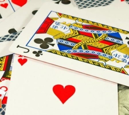 Giải mã Ý Nghĩa của 52 Lá Bài Tây: Sự Bí Ẩn Của Cơ, Rô, Chuồn và Bích