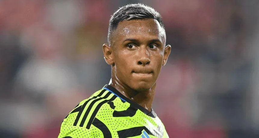 Arsenal re-signs a Brazilian