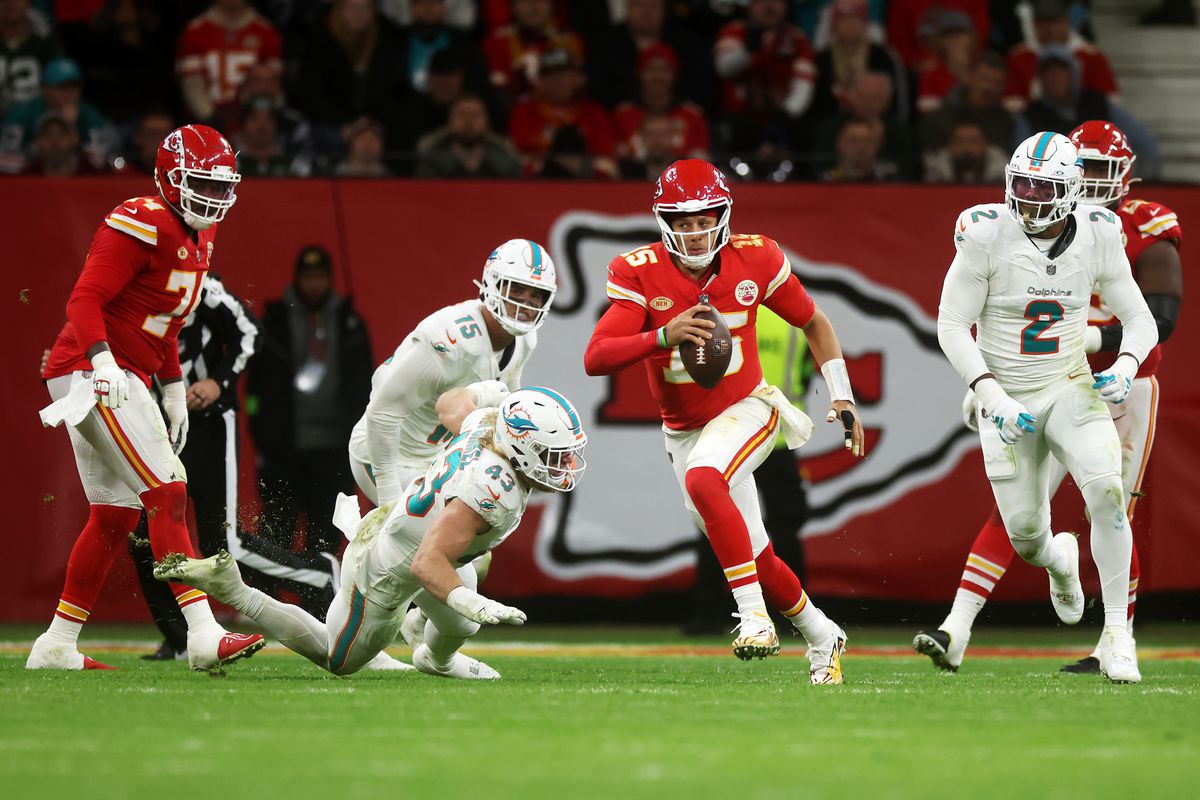 Chiefs defeat Dolphins