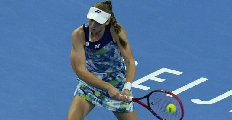 Rybakina dominates Sabalenka in Brisbane, Dimitrov ends title drought with victory over Rune